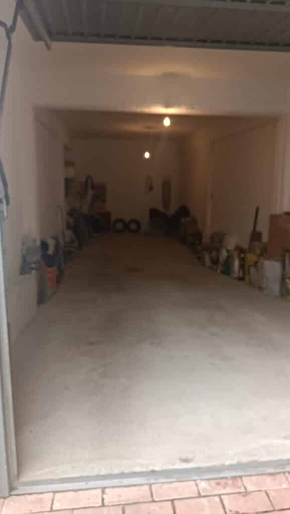 Cochera Con Capacidad Para Dos Coches.2