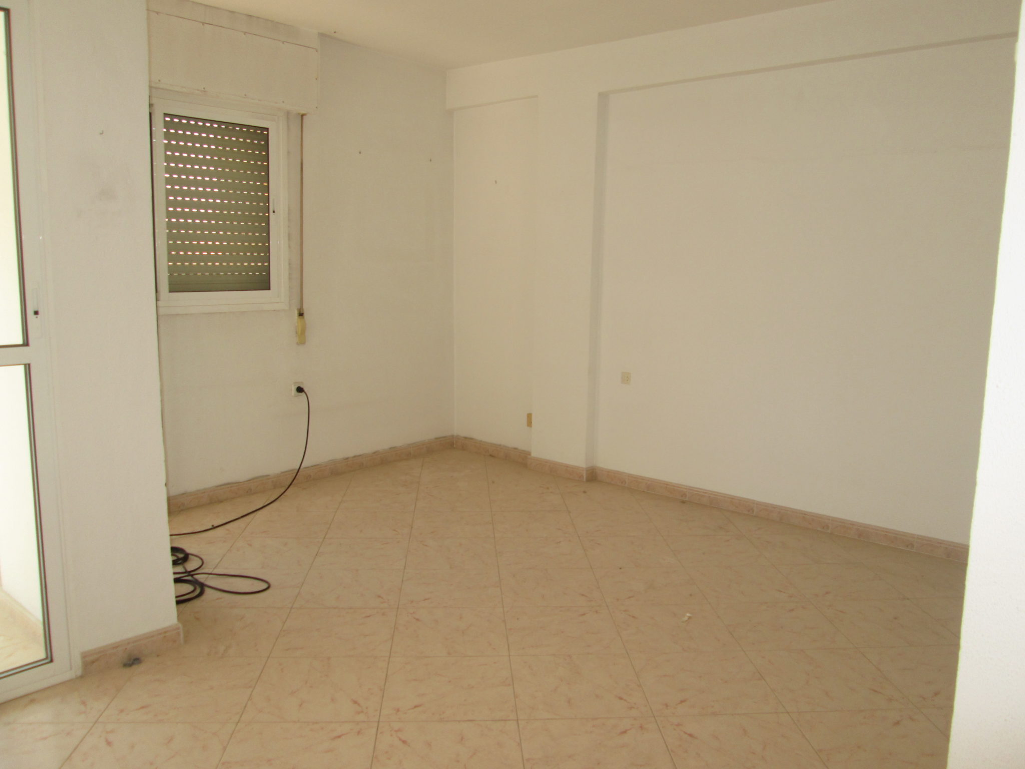 Se vende piso con garaje cerrado y terraza - Inmobiliaria Paco Muñoz
